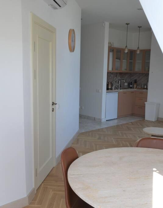 Luxury Apartment With A Balcony And View In Riga Old Town المظهر الخارجي الصورة