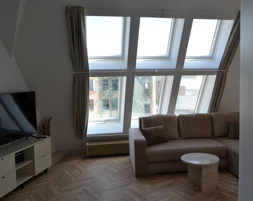 Luxury Apartment With A Balcony And View In Riga Old Town المظهر الخارجي الصورة