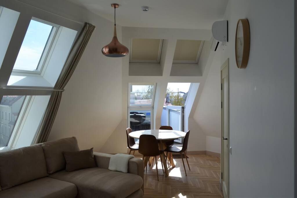 Luxury Apartment With A Balcony And View In Riga Old Town المظهر الخارجي الصورة