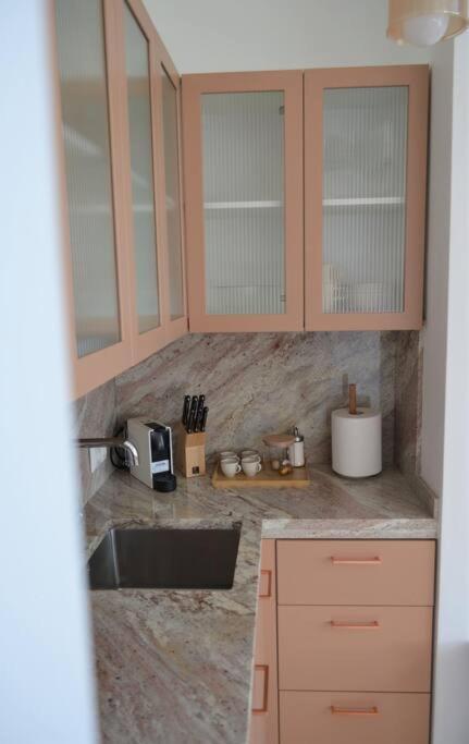 Luxury Apartment With A Balcony And View In Riga Old Town المظهر الخارجي الصورة