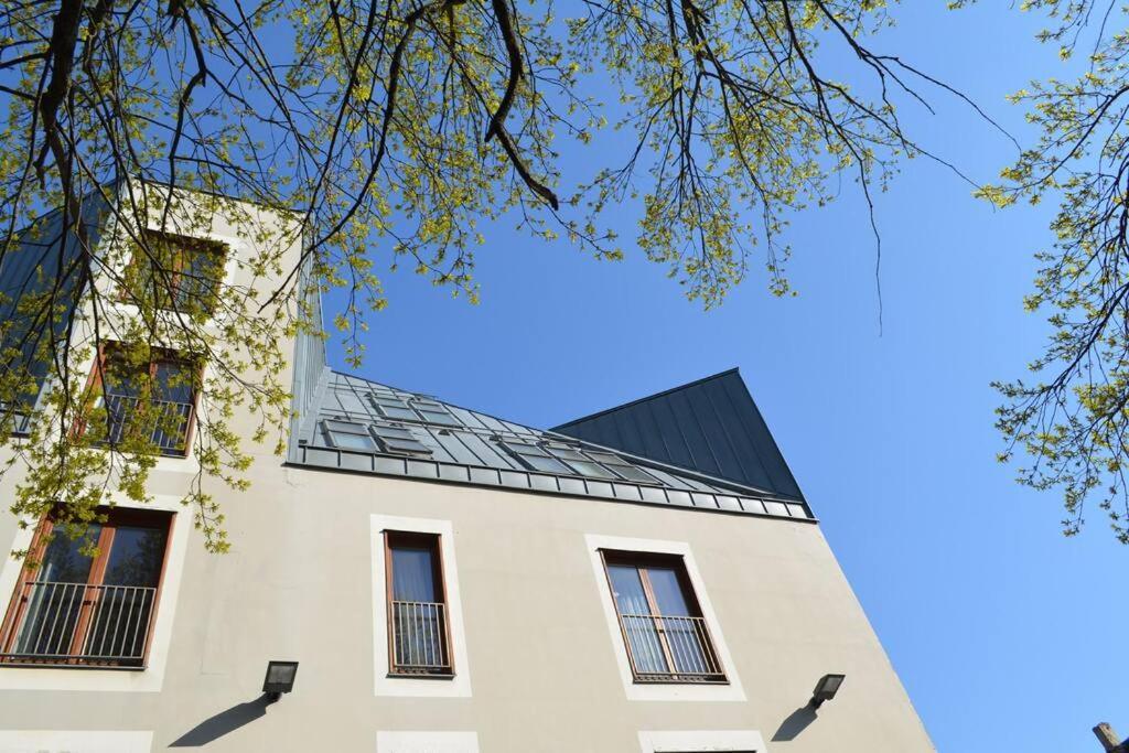 Luxury Apartment With A Balcony And View In Riga Old Town المظهر الخارجي الصورة
