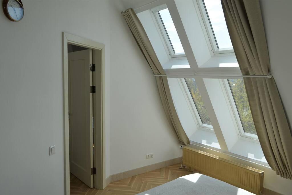 Luxury Apartment With A Balcony And View In Riga Old Town المظهر الخارجي الصورة