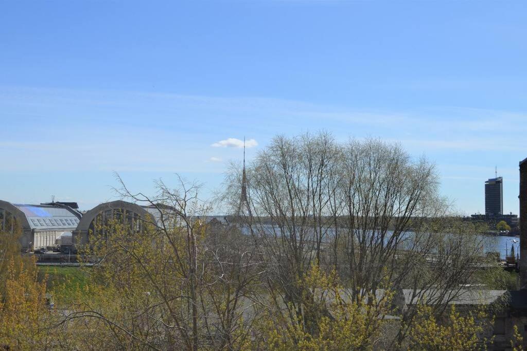 Luxury Apartment With A Balcony And View In Riga Old Town المظهر الخارجي الصورة