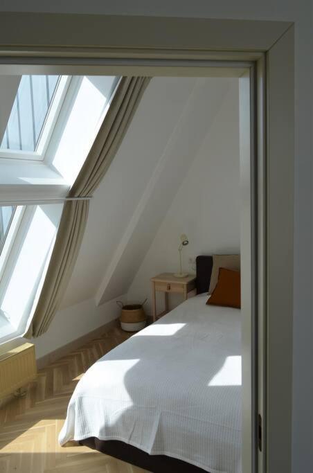 Luxury Apartment With A Balcony And View In Riga Old Town المظهر الخارجي الصورة